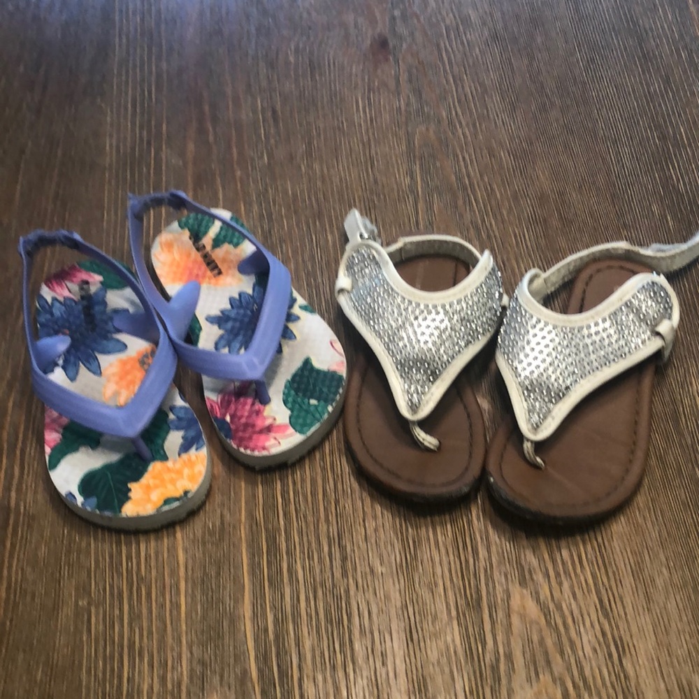 2 pairs of toddler size 6 sandals